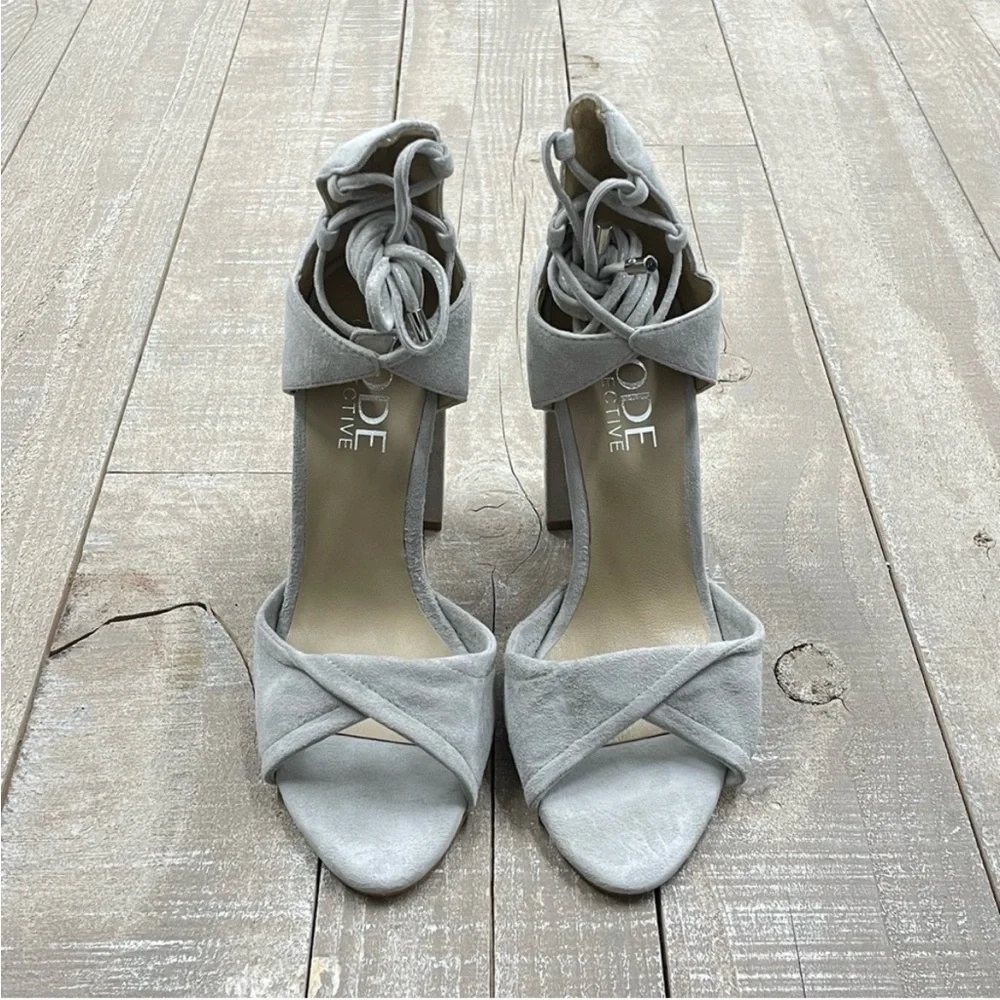 NIB The Mode Collective Light Grey Suede Heels
